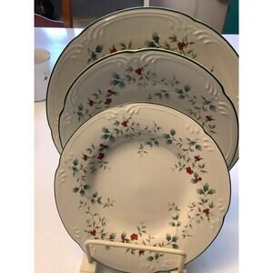 Pfaltzgraff Winterberry * Christmas Dinner Plate. Luncheon, and Salad Plates